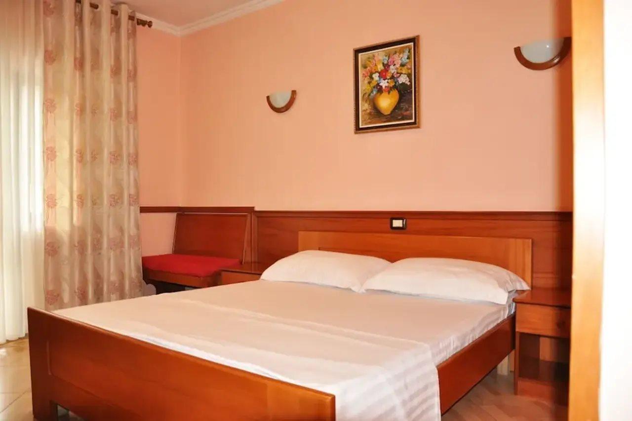 Lugano Hotel Tirana Exterior foto